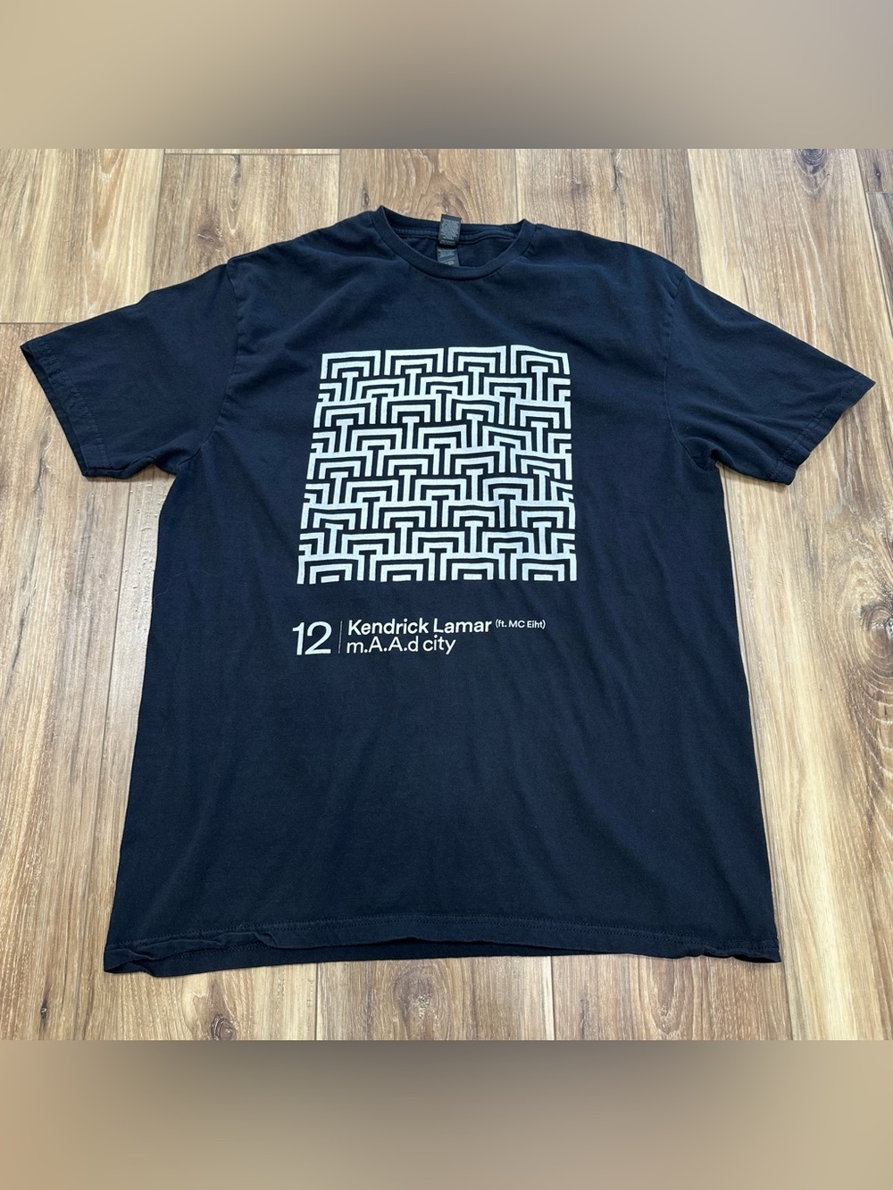 Kendrick Lamar Ft. MC Eiht m.A.A.d city 2012 Maze Graphic Gildan Shirt, Black, L